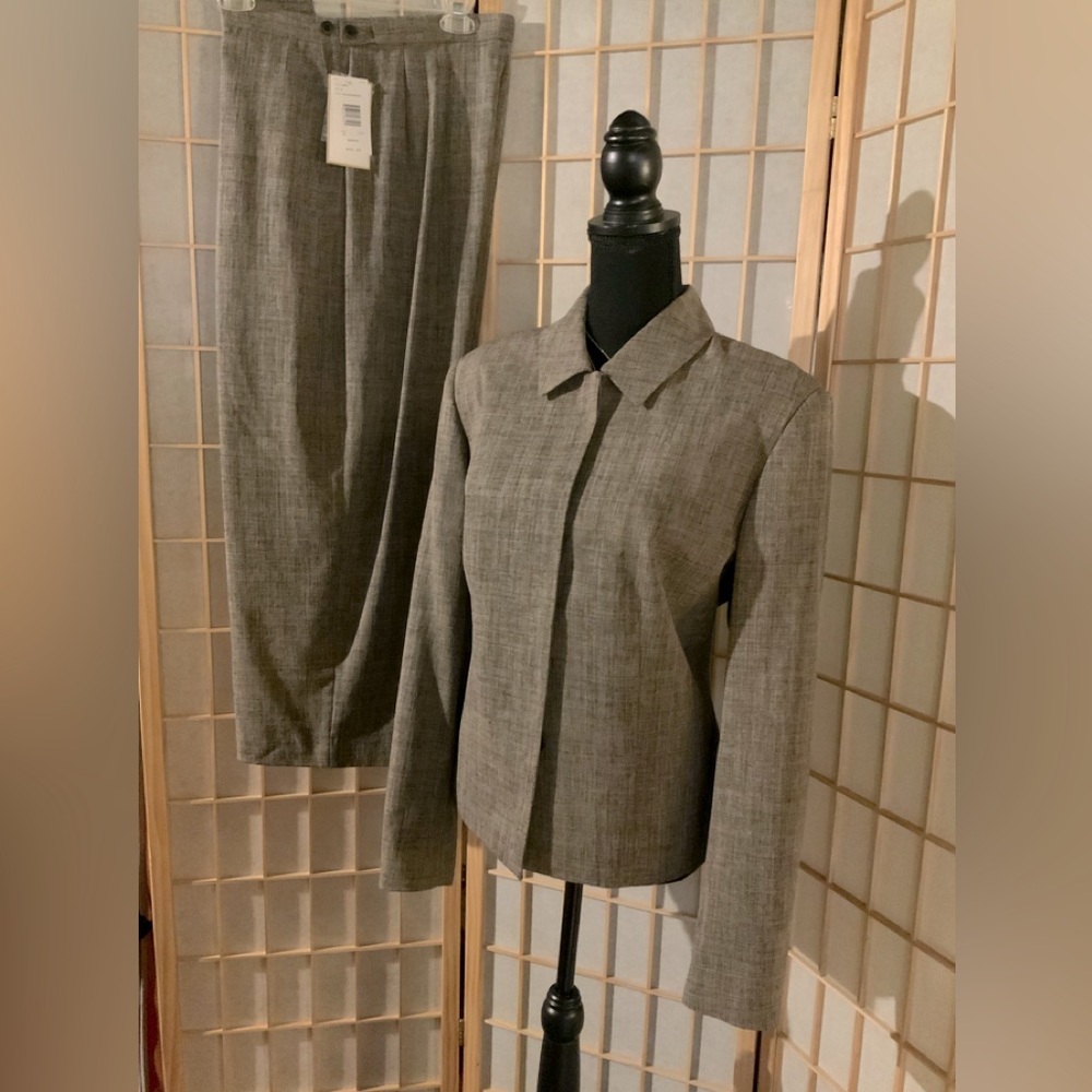 NWT Fields Manor - Tan/Blk 2pc suit Blazer and ankle leg pants. Sz 14
